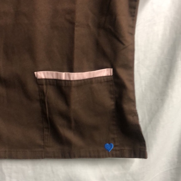 Brown pink nurse scrub top nurse mates small euc - Picture 6 of 10
